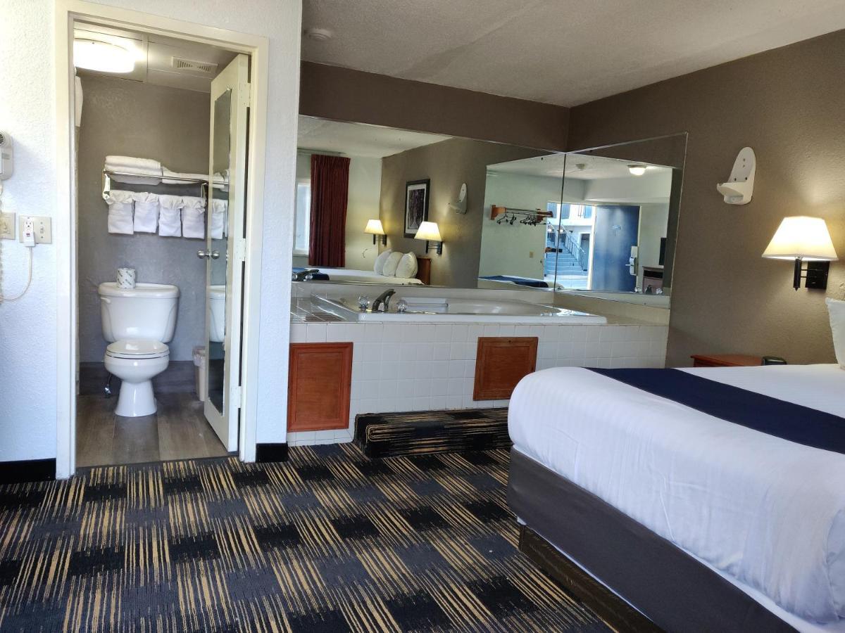 Cedar Cove Motel Sandusky Exterior photo