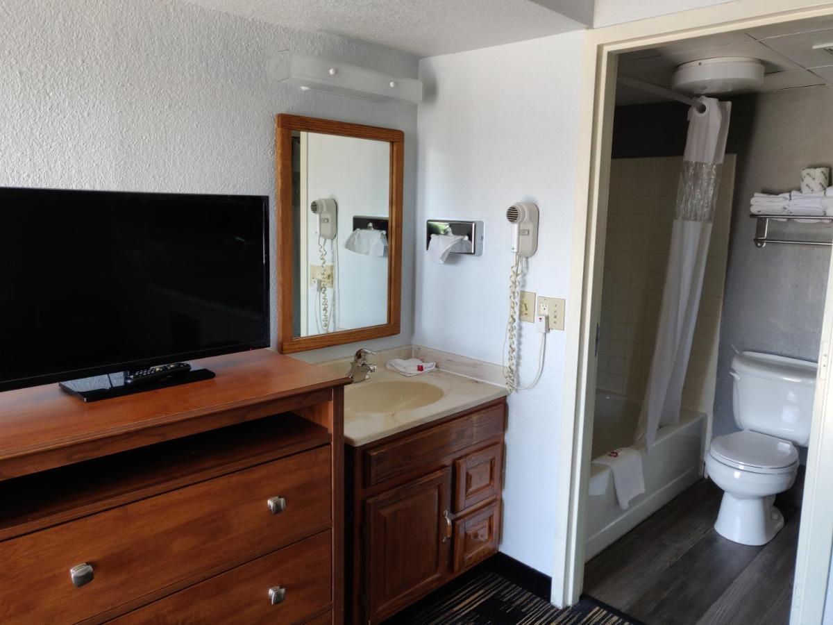 Cedar Cove Motel Sandusky Exterior photo
